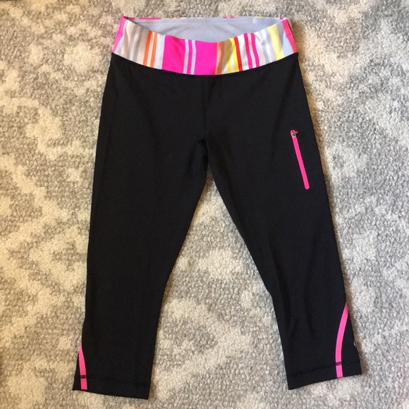 Lululemon cropped black leggings - Picture 2 of 3